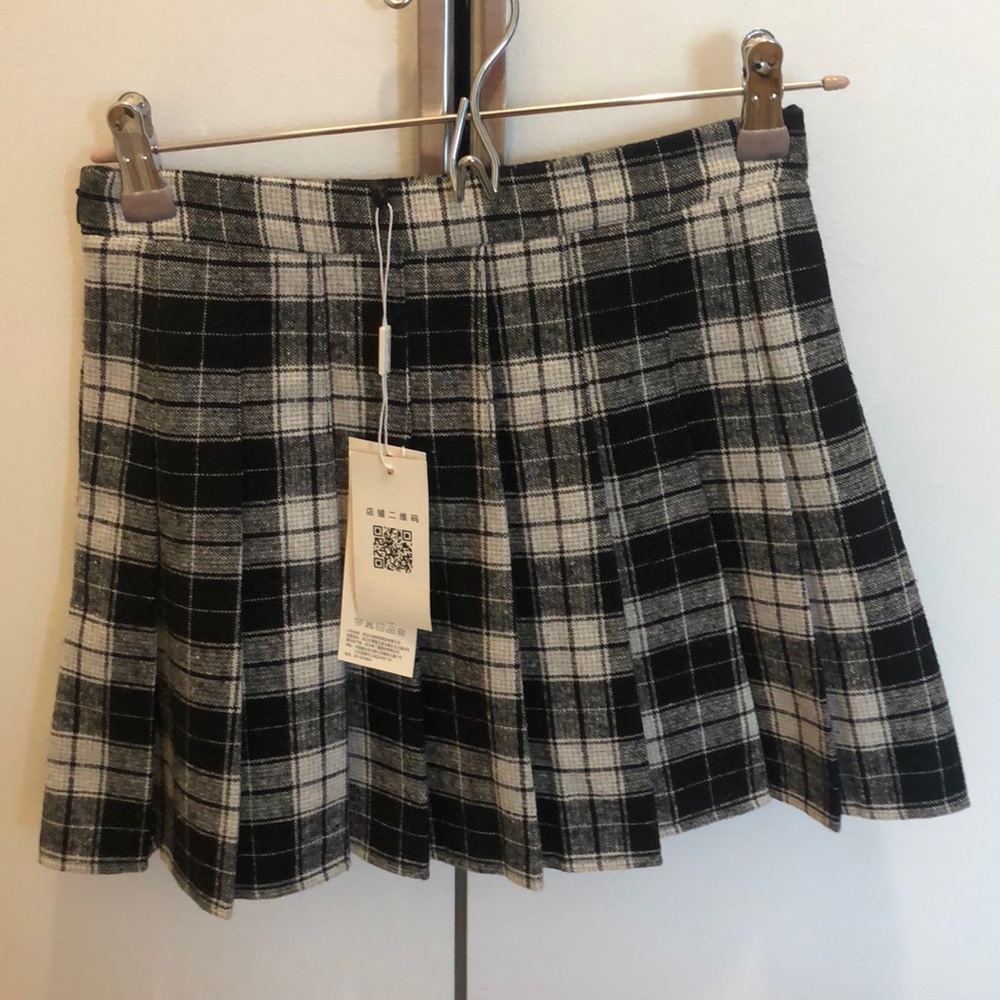 Mini skirt, new with tag